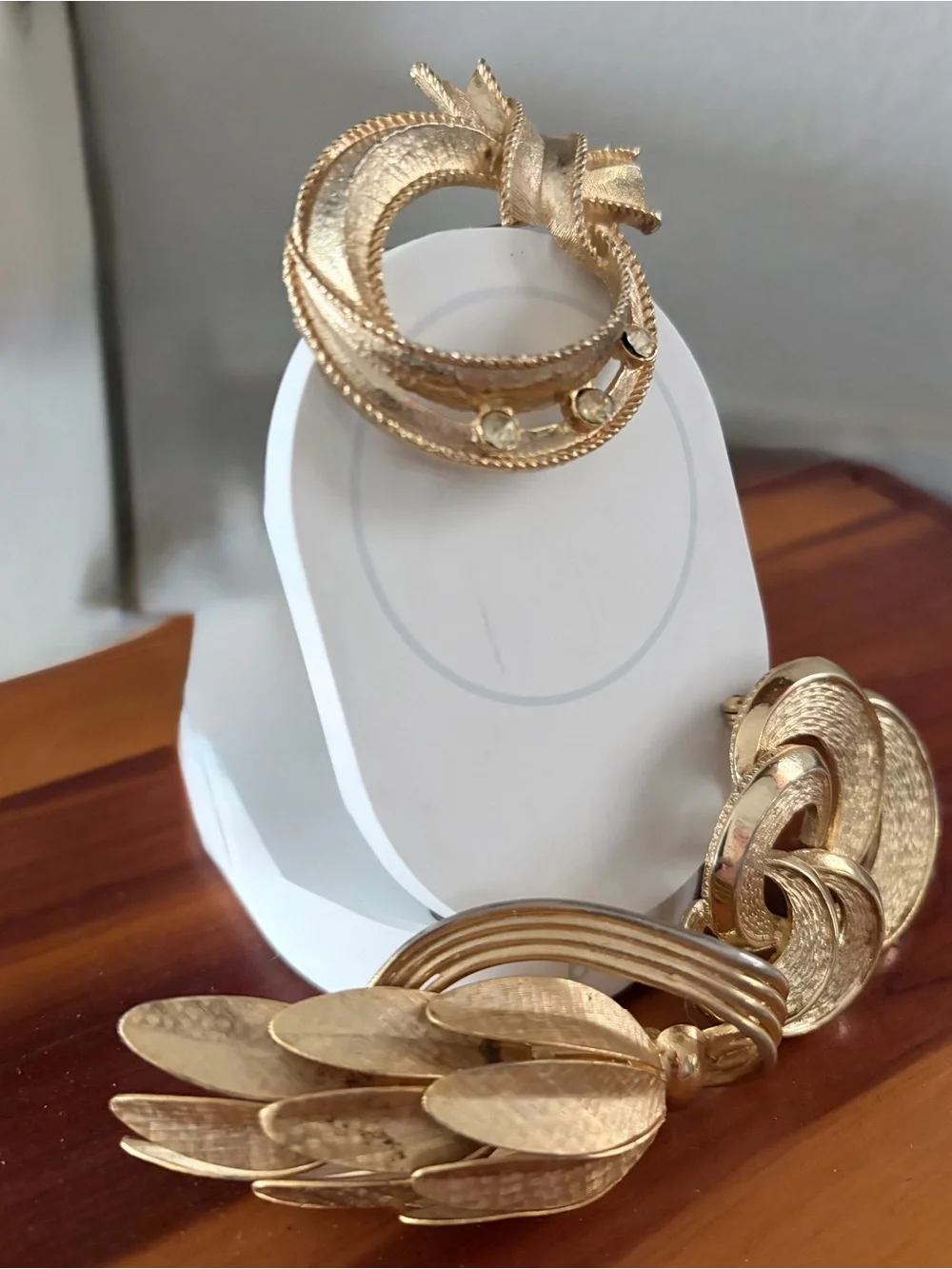 Elegant Gold-Tone Floral & Leaf trio Brooch Set - Women’s Fashion Jewelry
